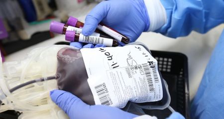 Перелили понад 10 літрів крові: у лікарні Дніпра рятують важкопораненого бійця (ВІДЕО)