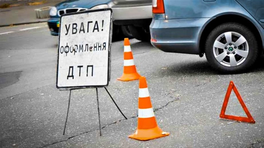 У Дніпрі зіткнулися два легковики, є постраждалі (ВІДЕО)
