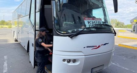 Автобус из Днепра высадил женщину посреди трассы: что показала проверка