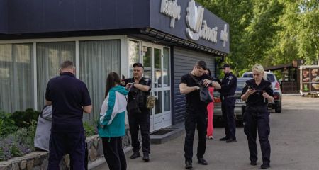 У Дніпрі мешканці мікрорайону Ломівський викликали поліцію через звуки стрілянини біля кафе
