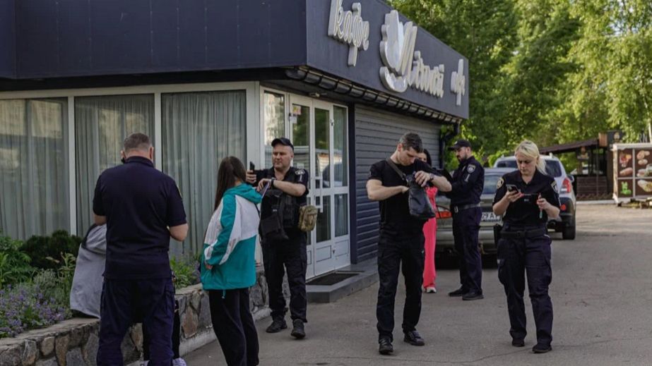 В Днепре жители микрорайона Ломовский вызвали полицию из-за звуков стрельбы возле кафе