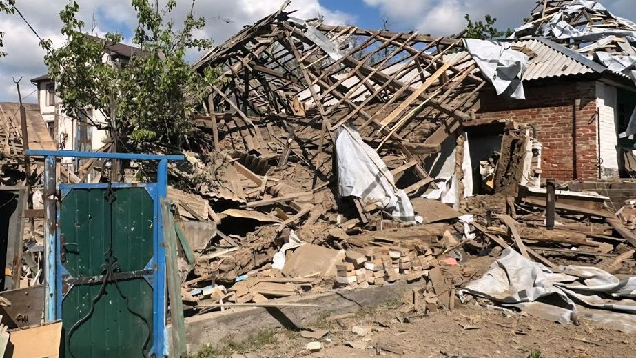Упродовж дня росіяни обстріляли Павлоград і Шахтарське: є руйнування
