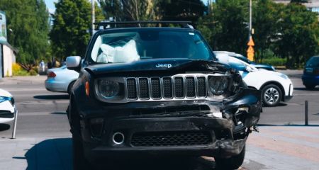 Зіткнення автівок на Слобожанському проспекті у Дніпрі: з'явилось відео моменту