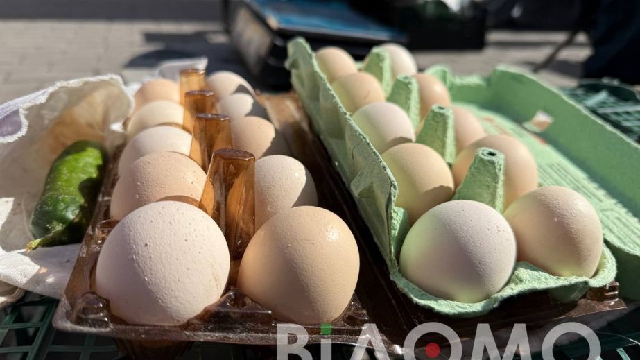 Хуліганство у Кривому Розі: підліток кинув яйцем у вітрину крамниці (ВІДЕО)