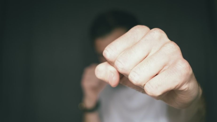 У Кривому Розі компанія хлопців відлупцювали водомат (ФОТО, ВІДЕО)