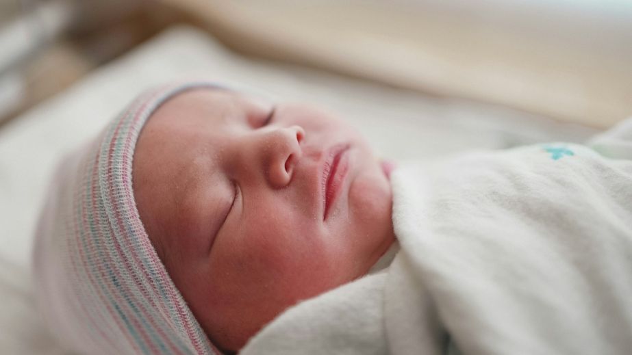 На Дніпропетровщині 21-річна жінка народила третю дитину в санітарному автомобілі (ФОТО)