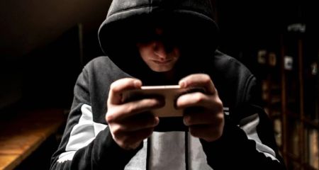 Получал деньги и обрывал общение: на Днепропетровщине юноша наладил схему "продажи" гаджетов
