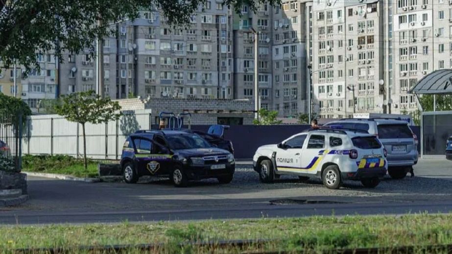 Полиция Днепра открыла уголовное производство из-за конфликта между несовершеннолетними девушками на Ломовском