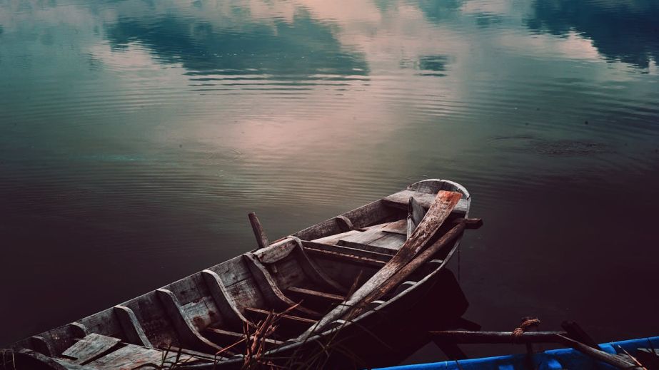 На Криворіжжі жінка намагалася врятувати свого чоловіка з перекинутого човна та загинула (ФОТО)