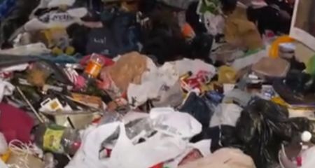 В Днепре мужчина устроил в собственной квартире свалку, терпение соседей лопнуло (ВИДЕО)