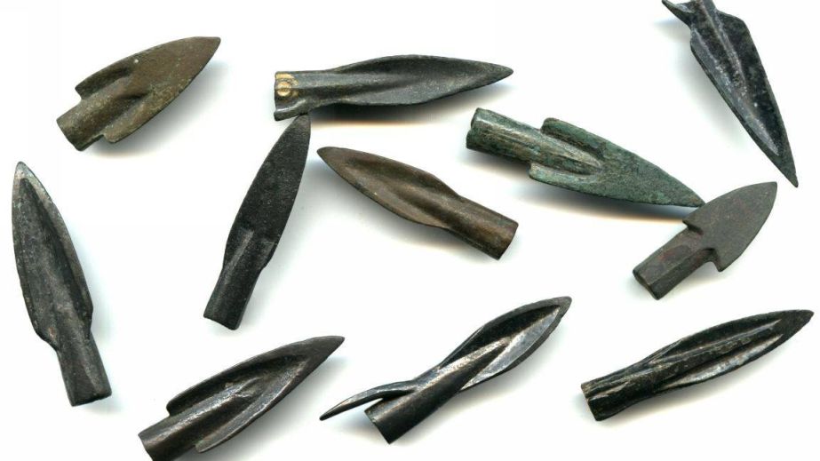 Житель Кривого Рогу у фітингах для труб намагався за кордон відправити скіфські артефакти