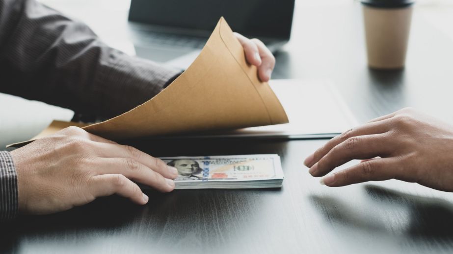 В Днепропетровской области в этом году сообщено более 300 подозрений за коррупционные преступления