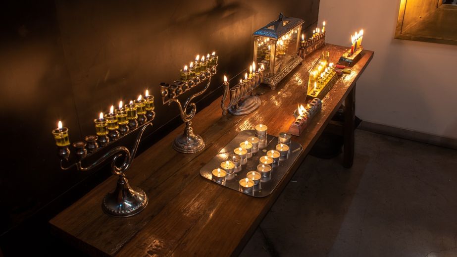 Про Хануку, антисемітизм, ботоферми та небезпечні тріщини в українському суспільстві