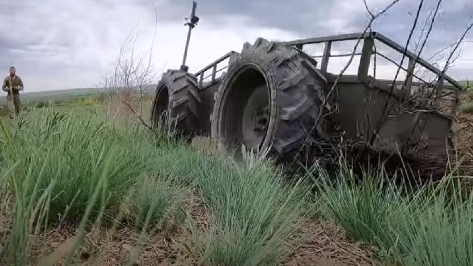 В бригаде "Холодный Яр" из Днепропетровщины показали наземный дрон "Вовчик" для спасения раненых