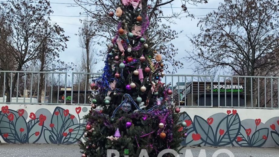 Дніпряни готуються до святкування Різдва: по місту з'явилися "народні" святкові локації (ФОТО)