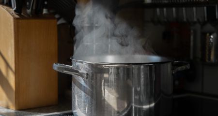 На Криворожье мужчина украл у женщины 40-литровую кастрюлю и тушки уток