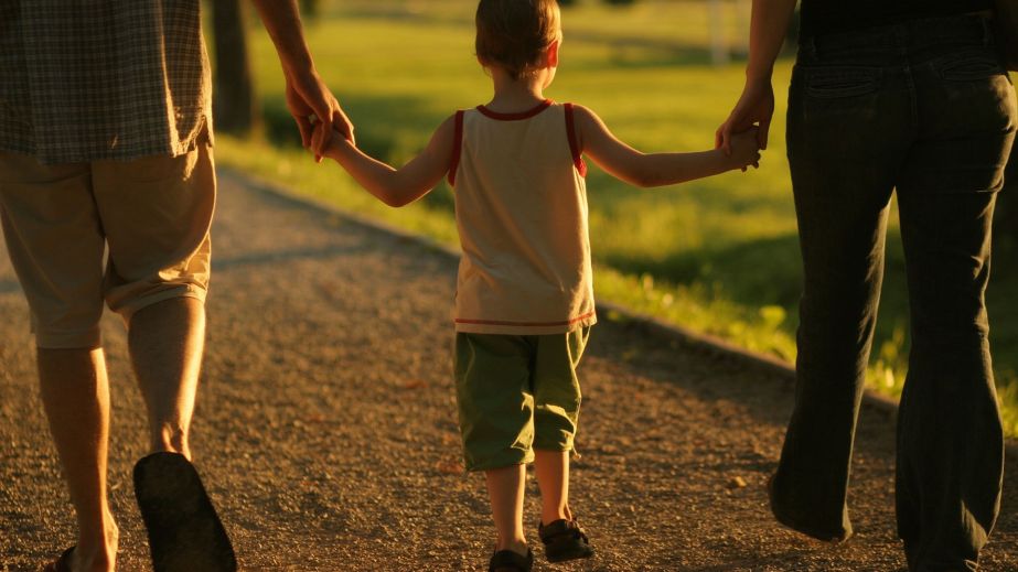 Стало известно, сколько детей усыновили на Днепропетровщине за 2025-й год