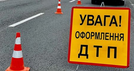Появилось видео столкновения двух легковушек на Донецком шоссе в Днепре