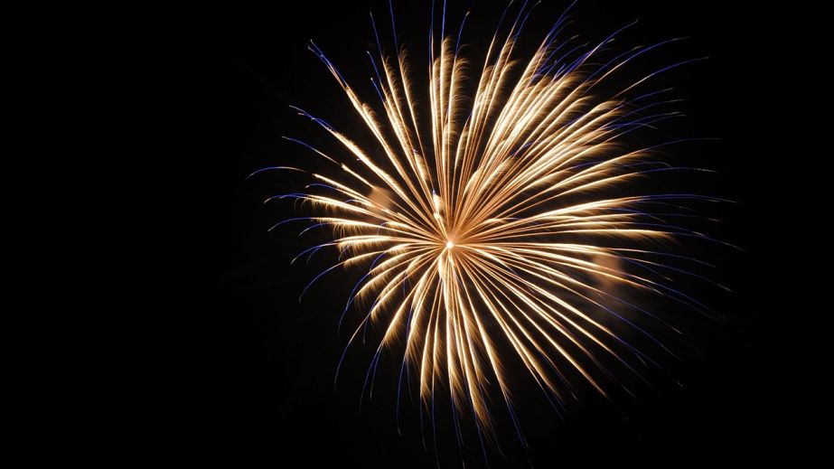 Феєрверки під час війни: Дніпропетровщина посіла друге в Україні місце за кількістю порушень