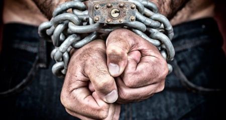 Втягивали уязвимых л...