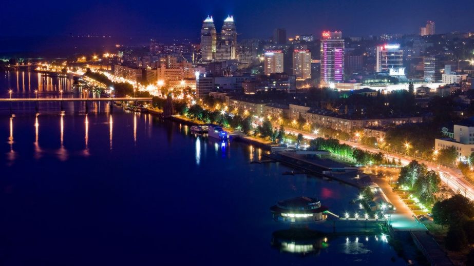 Штучний інтелект створив жартівливі пари для дніпровських чиновників і політиків (ФОТО)