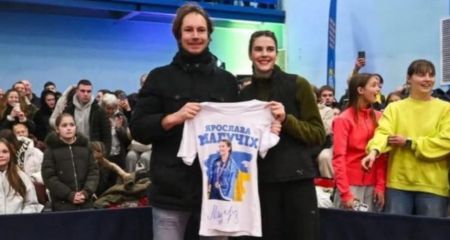 38,5 тысяч гривен за футболку с автографом днепрянки Магучих. Средства пойдут на поддержку ВСУ