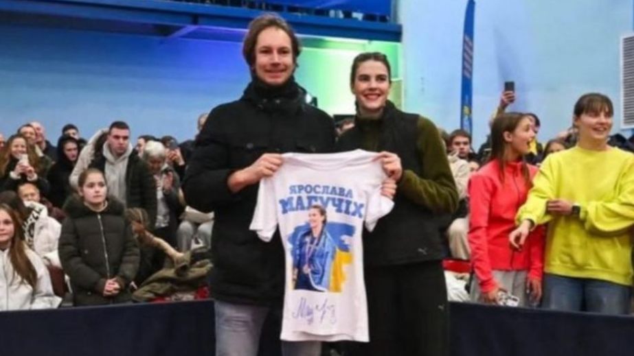 38,5 тысяч гривен за футболку с автографом днепрянки Магучих. Средства пойдут на поддержку ВСУ