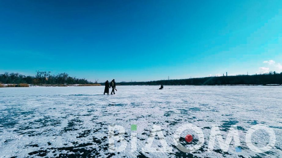 Сразу три рыбака провалились под лед в разных районах Днепропетровщины (ВИДЕО)