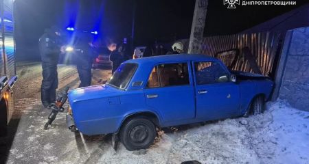 Зажало в салоне после аварии: в Днепре спасатели деблокировали водителя ВАЗ