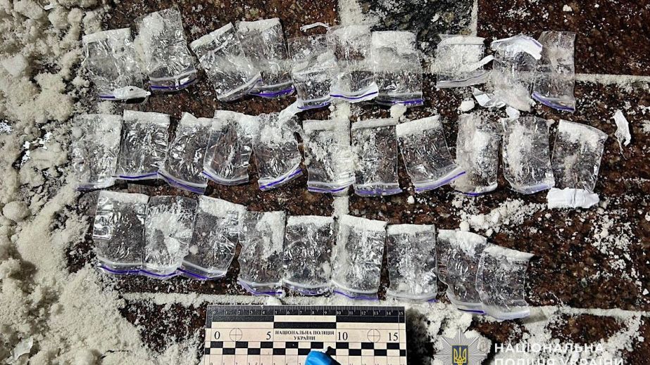 У Дніпрі викрили 18-річного наркодилера з майже 40 "закладками"