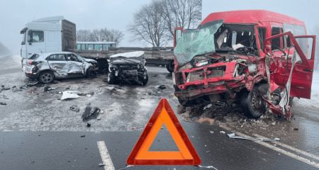 Гололедица вызвала волну аварий в Днепре (ФОТО)