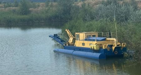 Устроил крьер вместо...