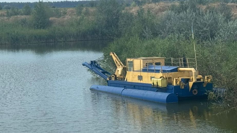 Оборудовал карьер вместо пруда: на Днепропетровщине предпринимателя будут судить за незаконную добычу песка (ФОТО)