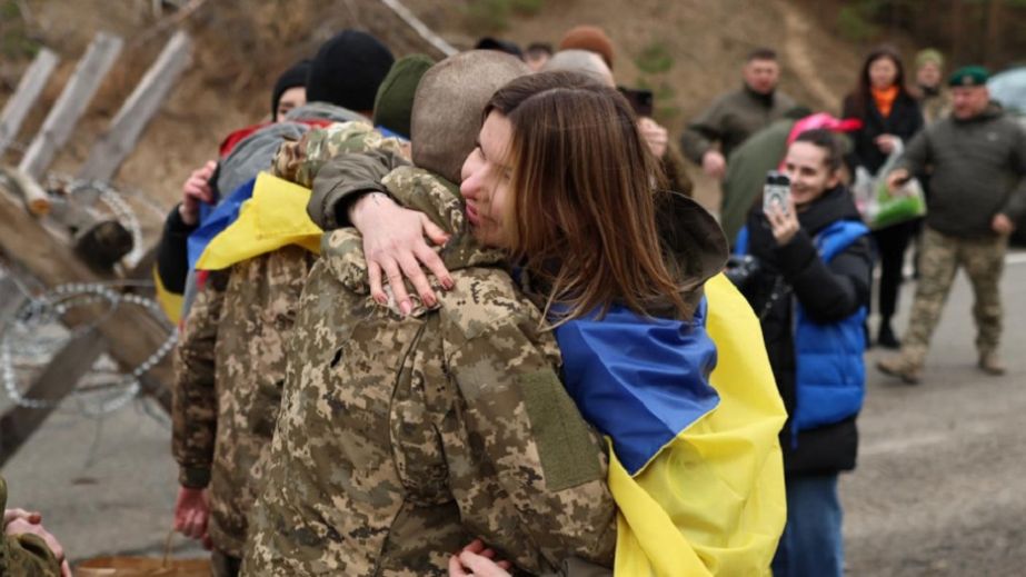 Выплаты для семей пленных и освобожденных из плена: в каком размере и куда подавать заявление