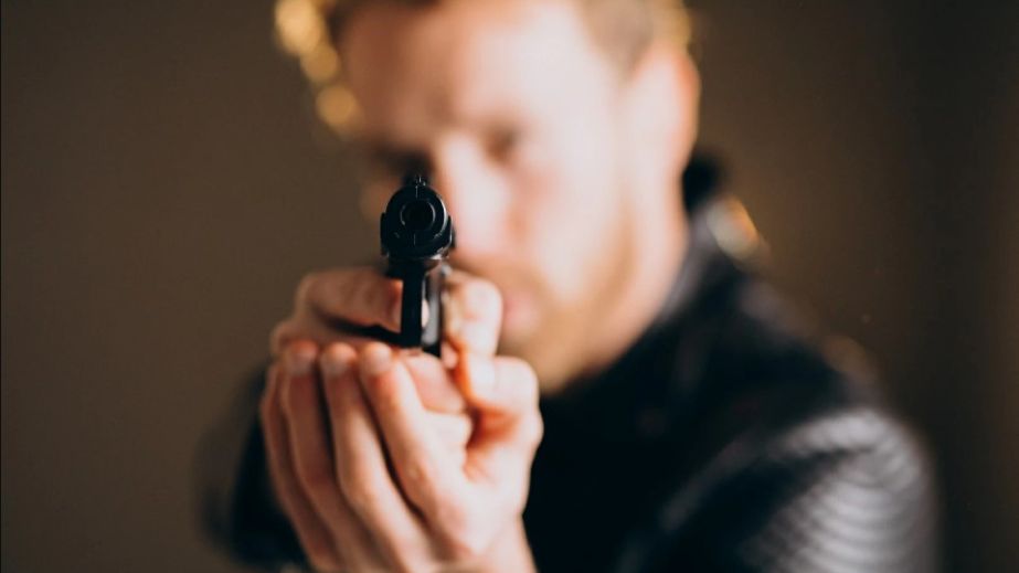 У Дніпрі водій стріляв у пішохода на дорозі