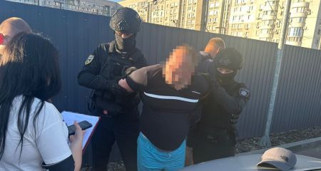 17 тысяч долларов за выезд: жителя Днепропетровщины подозревают в организации незаконной переправы мужчин за границу