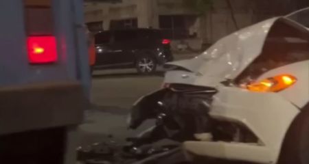 На проспекте Мира в Днепре водитель легкового автомобиля врезался в трамвай
