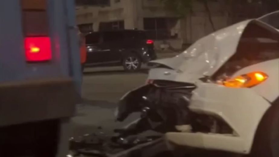 На проспекте Мира в Днепре водитель легкового автомобиля врезался в трамвай
