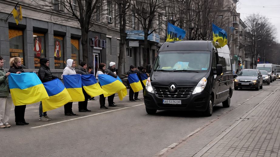 У Кам&rsquo;янському показали щемливе відео прощання із захисниками (ВІДЕО)
