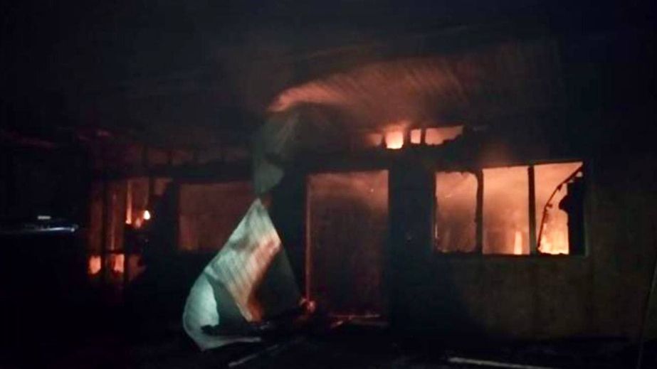 За ніч спалили бус і магазин ритуальних послуг: на Дніпропетровщині викрили трьох підозрюваних