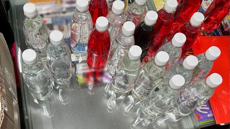 Понад 2 тис літрів фальсифікату: на Дніпропетровщині викрили підпільне виробництво алкоголю (ФОТО)