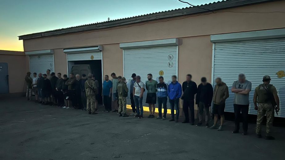 Дніпряни намагалися втекти за кордон на зерновозі