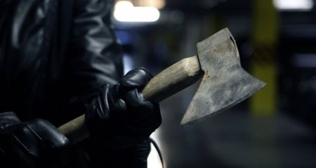 Розправився сокирою ...