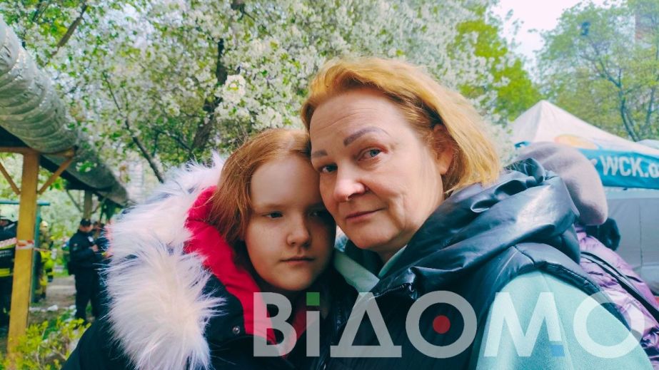 Знищене авто та потрощена квартира: жителька Дніпра розповіла, як під час вибуху закрила дитину собою (ВІДЕО)