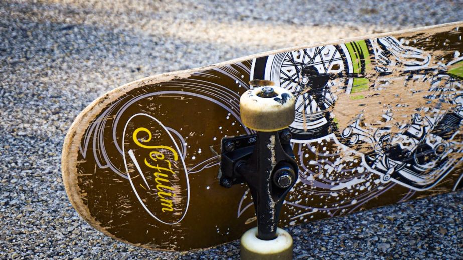 У Кривому Розі підліток провалився під скейт-майданчик та зламав ногу (ФОТО, ВІДЕО)