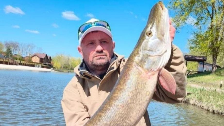 Рибалка з Кривого Рогу упіймав велетенську щуку (ФОТО)