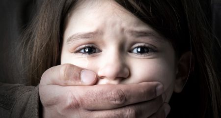 У Кривому Розі заарештували чоловіка, який упродовж року ґвалтував малолітню доньку (ФОТО, ВІДЕО)