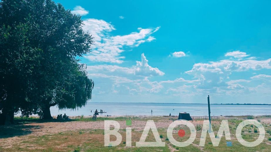 Курорт у затінку війни: єдиний безпечний для купання пляж Криворіжжя зустрічає літо занедбаним та без туристів (ФОТО, ВІДЕО)
