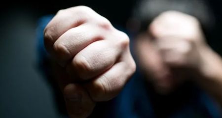 Жорстоке побиття у Кривому Розі: чоловік знепритомнів від удару, а нападник добивав його ногами (ВІДЕО)