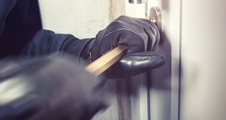 В Каменском районе мужчина обокрал дом военнослужащего